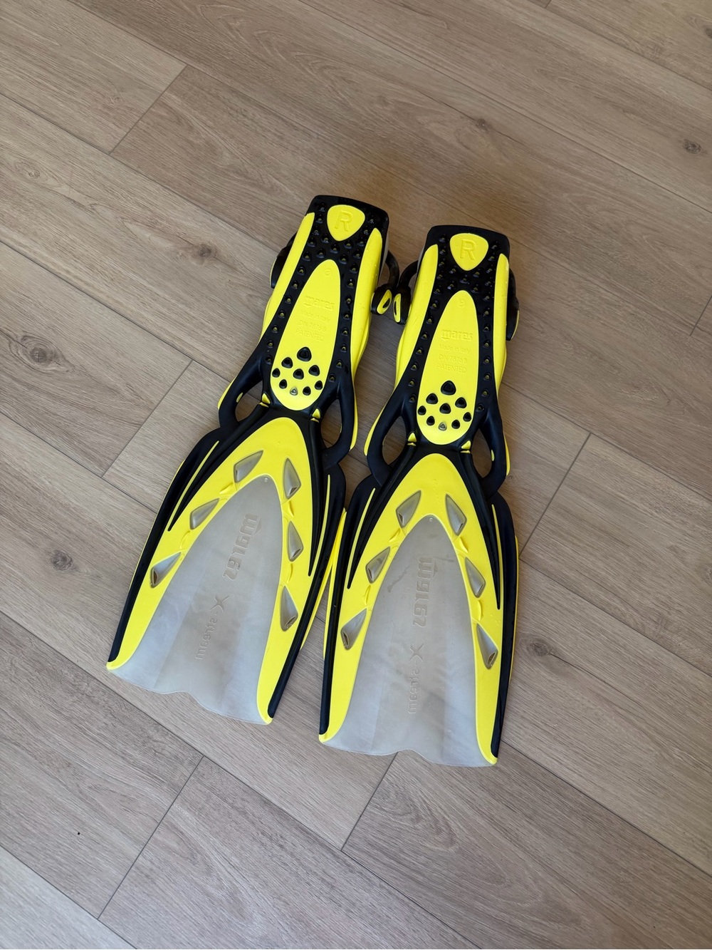 Mares Yellow & Black Snorkel Fins - Performance Swim Fins - Picture 4 of 5